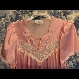 NWT Vanity Fair robe Small